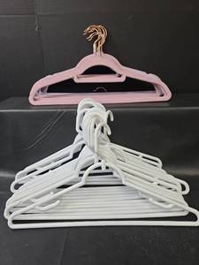 lot 625 image: 10 Velvet Touch Slim and 16 Heavy Duty Clothing Hangers