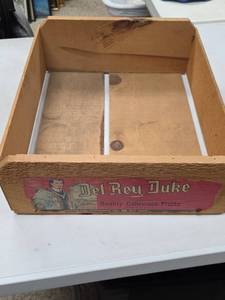 lot 636 image: Del Rey Duke California Fruit Crate