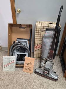 lot 638 image: Kirby Heritage II Vacuum Cleaner System with Accessories