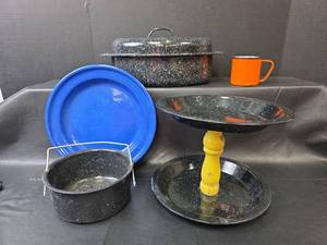 lot 642 image: Graniteware