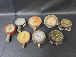 lot 656 image: Vintage Pressure Gauge Collection