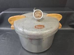 lot 677 image: National No. 5 Pressure Cooker