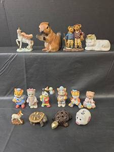 lot 697 image: Mixed Lot of Decorative Figurines - Boyds Bears & Animal Collection