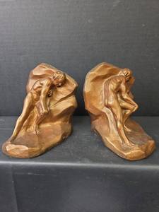 lot 702 image: Vintage 1930s Bookends