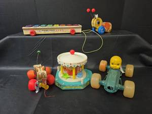 lot 721 image: Fisher-Price Pull-A-Tune Musical Toy Collection