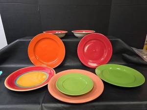 lot 722 image: Royal Norfolk Colorful Dinner Plate Collection