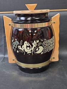 lot 738 image: Vintage Siesta Ware Glass The Crunch Bunch Cookie Jar with Wooden Handles and Lid