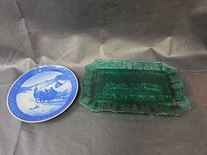 lot 742 image: Vintage Green Indiana Tiara Glass The Last Supper Plate and 1964 Royal Copenhagen Christmas Plate