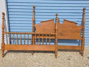 lot 11 image: Ethan Allen Baumritter Queen Size Bed Frame with Rails