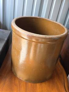lot 23 image: Brown Stoneware 4 Gallon Crock