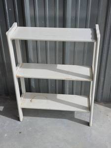 lot 24 image: White Wooden 3-Tier Shelf Unit