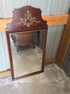lot 32 image: Kindel Oxford Wall Mirror