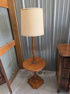 lot 34 image: Mid Century Wood Floor Lamp with Built-in Table