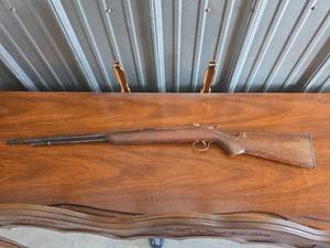 lot 38 image: Antique Air Rifle