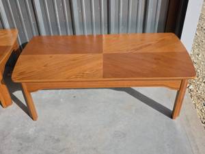 lot 42 image: Riverside Furniture Oak Coffee Table Model 6402