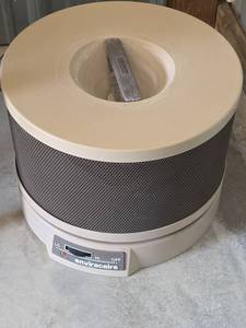 lot 61 image: Enviracaire Model 12500 Room Air Cleaner
