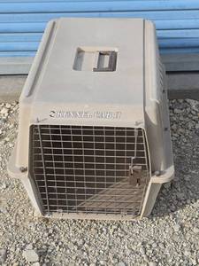 lot 62 image: Petmate Kennel Cab II Pet Carrier
