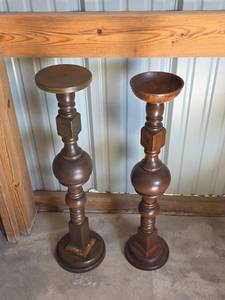 lot 71 image: 30in Tall Wooden Display Pedestals - Pair