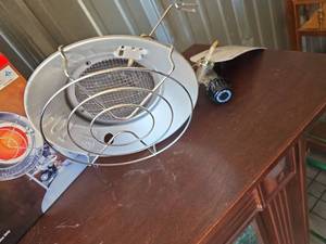 lot 75 image: Sun Rite 10,000 BTU Propane Tank Top Heater