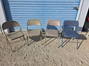 lot 81 image: 4 - Folding Chairs