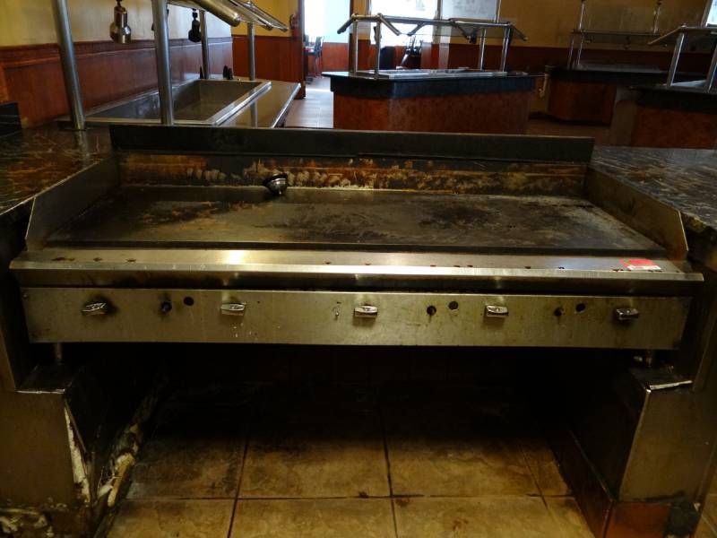 lot 5218 image: Electric 5FT Flat Cook Top Grill