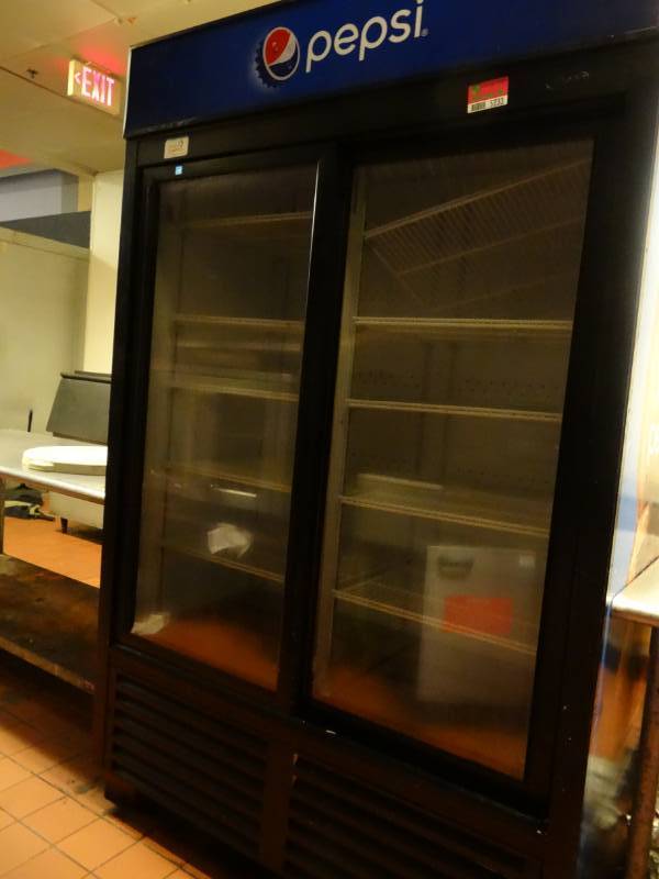 lot 5233 image: QBD Refrigerated Display Case Model # CD45S