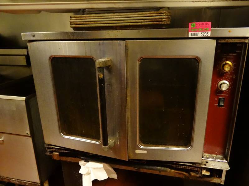 lot 5235 image: Gas Commercial Oven