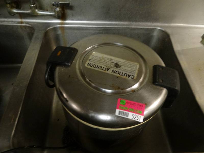 lot 5251 image: Zojirushi Electric Rice Warmer Model # THA-8033