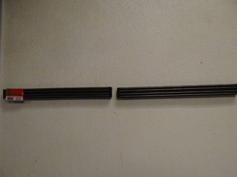 lot 5257 image: Lot of (2) 18 Magnetic Knife Holders