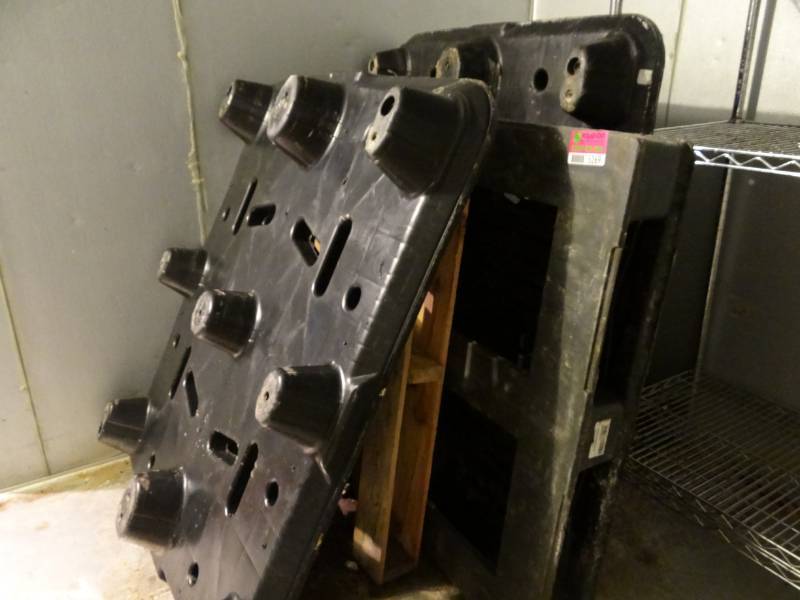 lot 5269 image: Lot of (4) Black Platforms