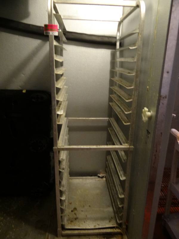 lot 5272 image: Cooling Rack with 18 Openings