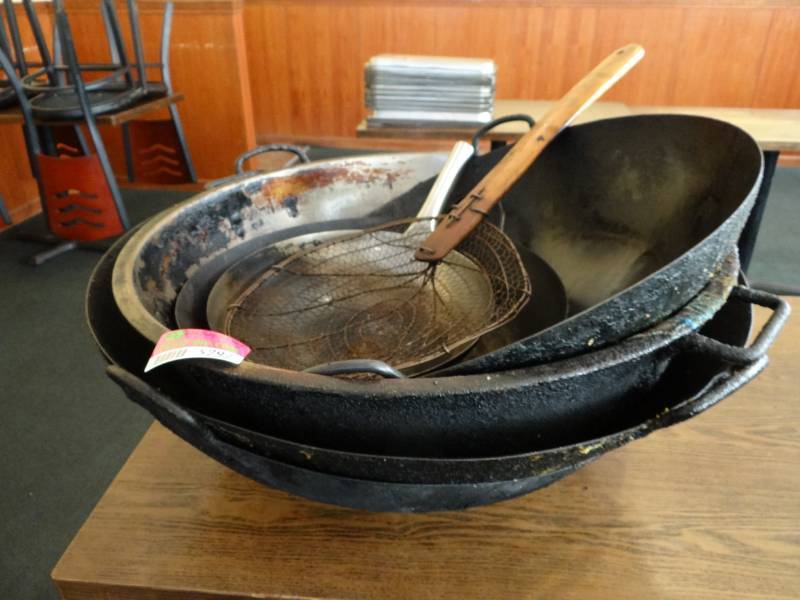 lot 5297 image: 4 Very Large Woks