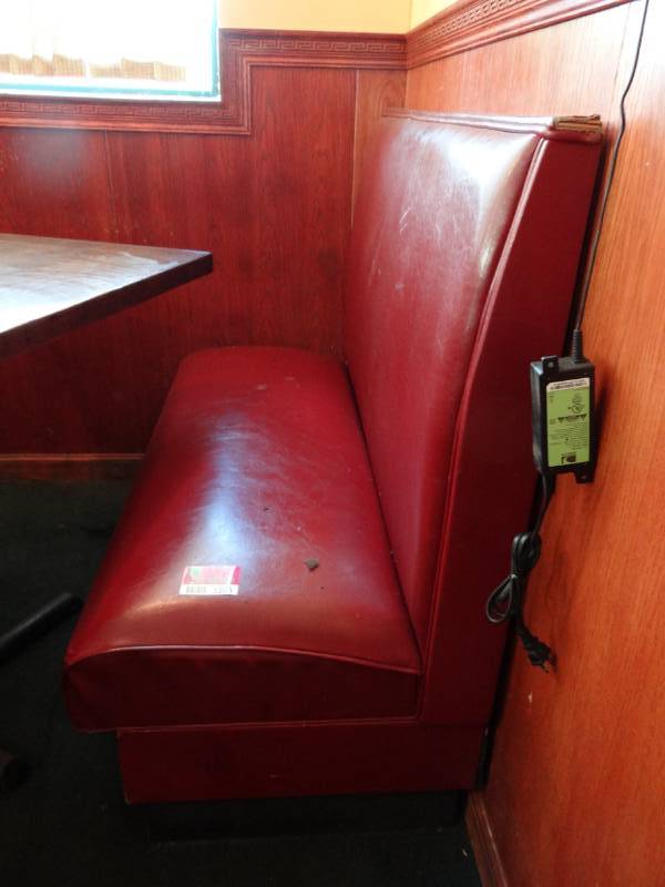 lot 5305 image: Single Vinyl Booth