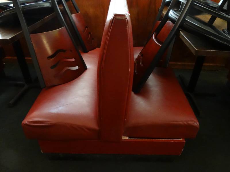 lot 5318 image: Double Sided Red Vinyl Booth