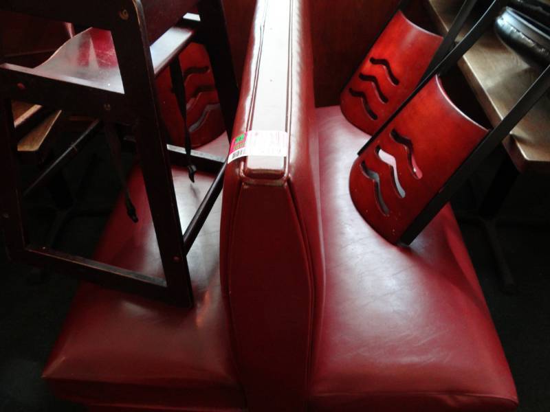 lot 5319 image: Double Sided Red Vinyl Booth