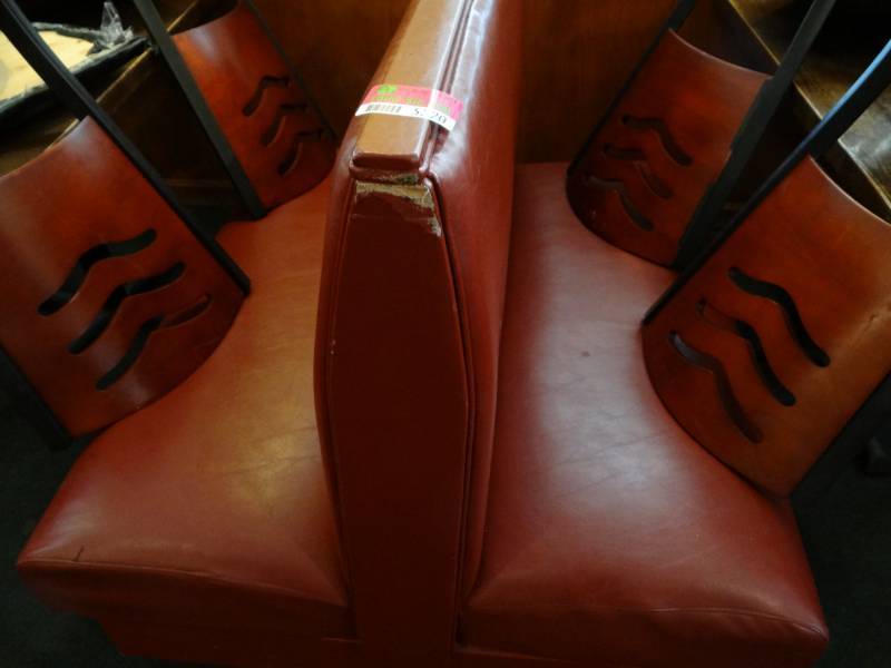 lot 5320 image: Double Sided Red Vinyl Booth