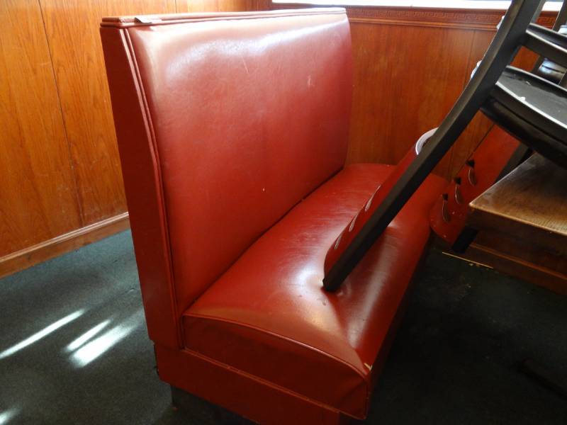 lot 5323 image: Single Vinyl Booth