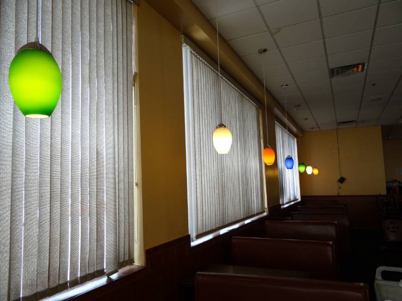 lot 5324 image: Lot of 4 Green Pendant Lights