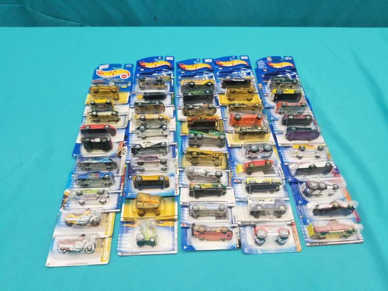 lot 8004 image: Hot Wheels Car Collection