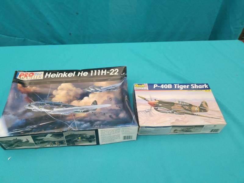 lot 8012 image: Lot of Model Vintage Aircrafts
