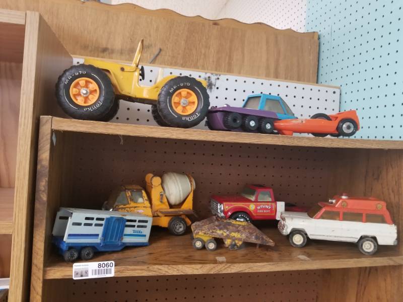 lot 8060 image: Lot of Vintage Trucks