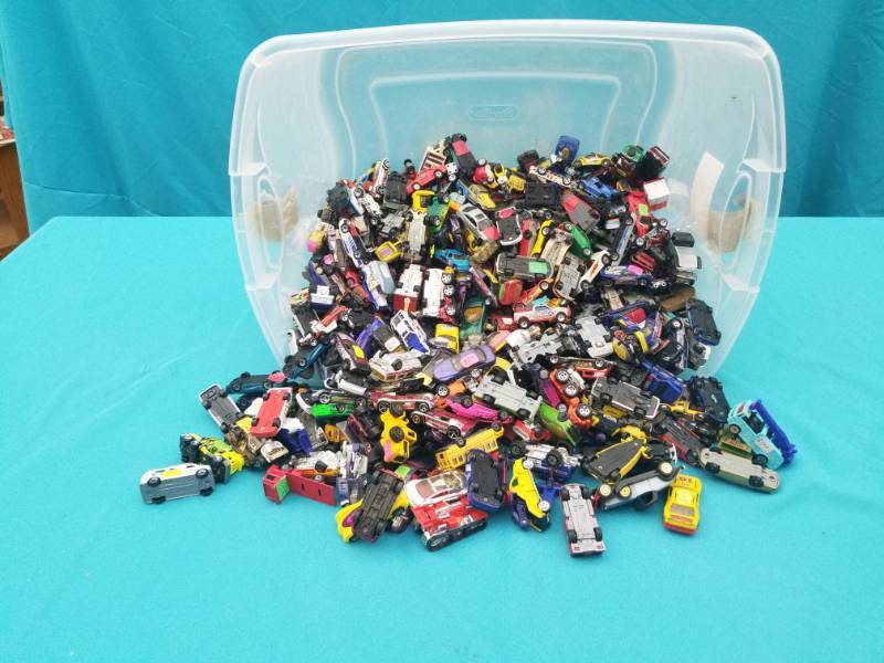 lot 8014 image: Lot of Vintage Diecast Cars