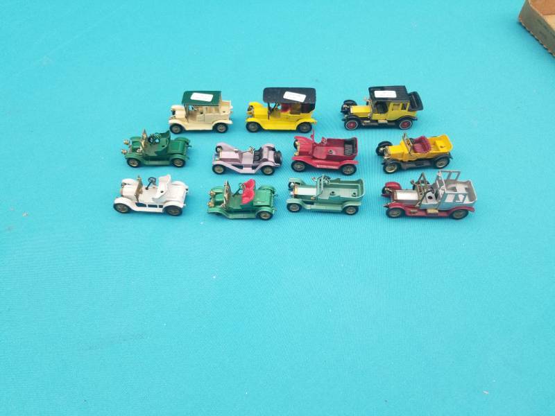 lot 8031 image: Lot of Antique Diecast Cars