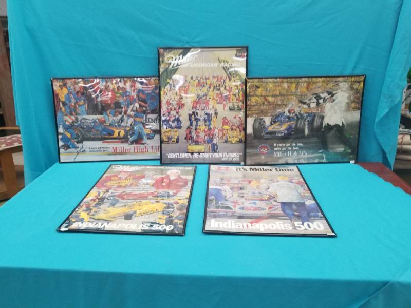 lot 8040 image: Lot of Racecar Wall Decor