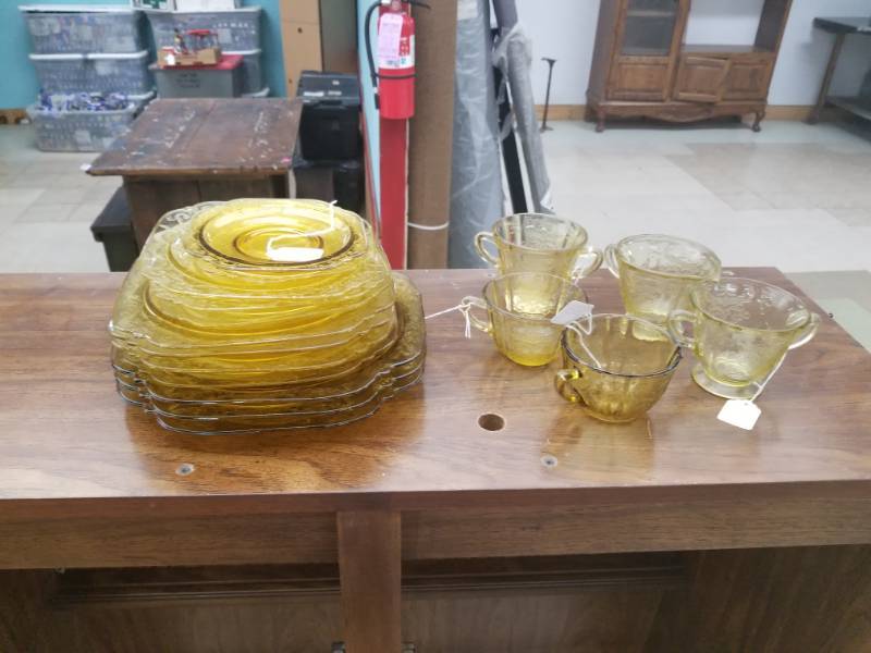 lot 8046 image: Amber Depression Glass Plates