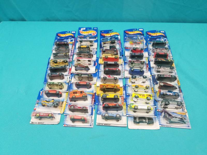 lot 8141 image: 50 Hotwheel Car Lot