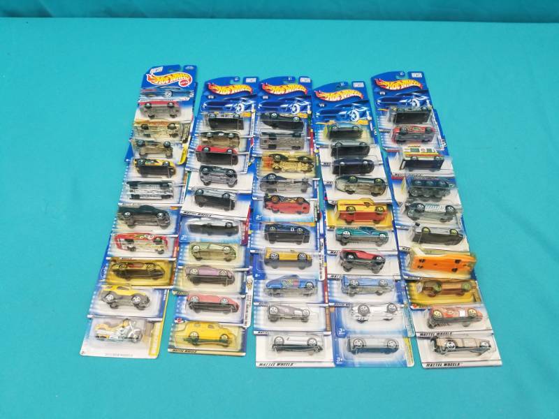 lot 8142 image: 50 Hotwheel Car Lot