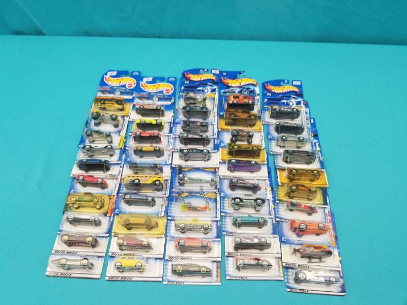 lot 8144 image: 50 Hotwheel Car Lot