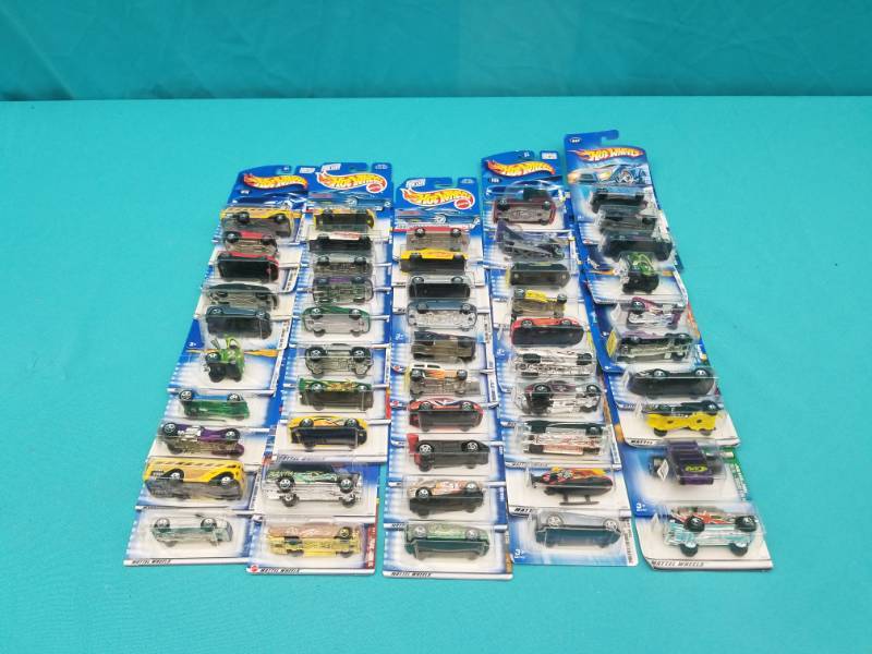 lot 8145 image: 50 Hotwheel Car Lot
