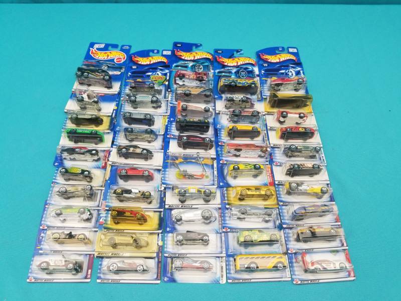 lot 8146 image: 50 Hotwheel Car Lot